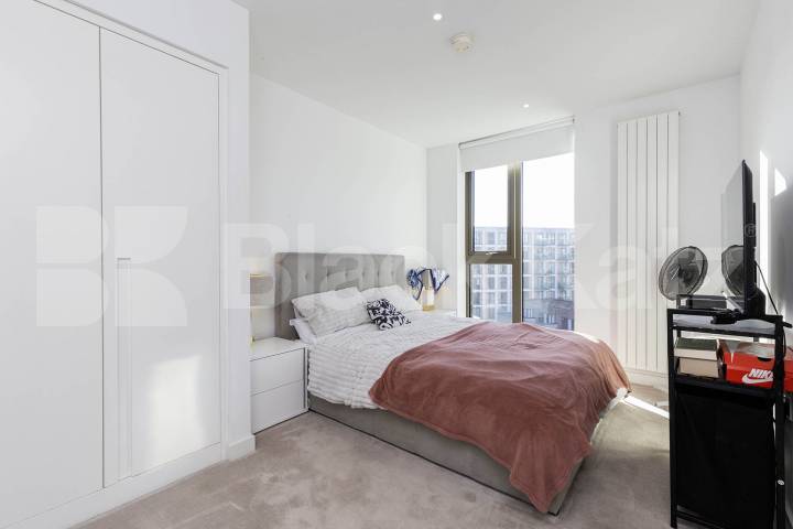 Beautiful 2 bed 2 bath in the popular development in Royal Wharf Admiralty Avenue, Royal Wharf